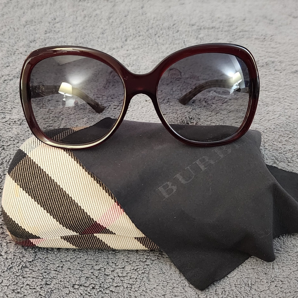Burberry Oversized Sunglasses in Oxblood/Check